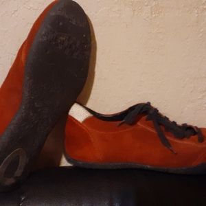 RED SWEDE SNEAKER STYLE SHOES vintage